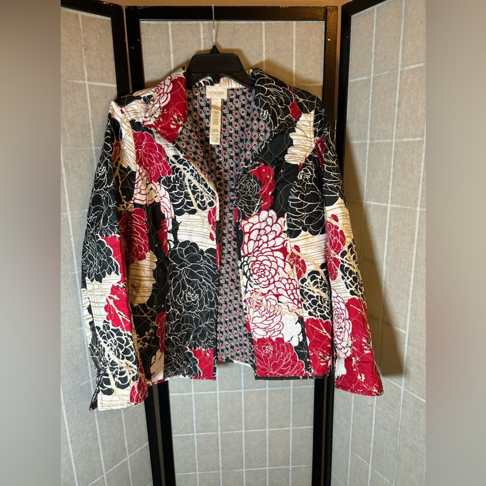 Excellent blazer jacket Chico’s great too wear casual or dress it up.